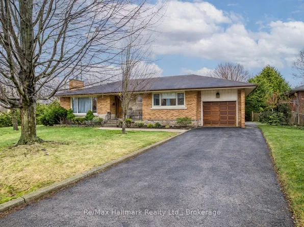 216 Wales Cres, Oakville, ON L6L 3X7
