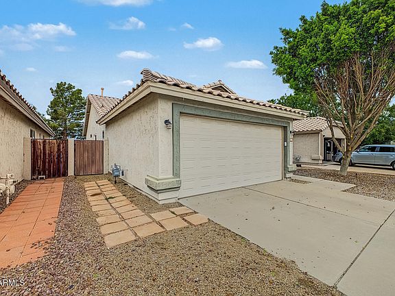 3rd image of 742 N HARMONY Avenue