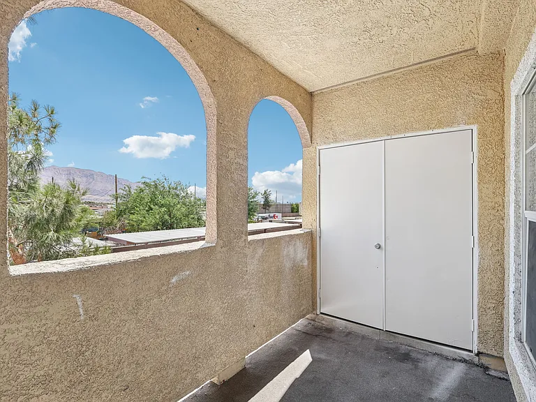 Sunrise Park Condominiums — Photo 25