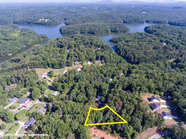 3703 Lakeview Dr, Gainesville, GA 30501