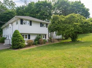69 Cairnsmuir Ln, New City, NY