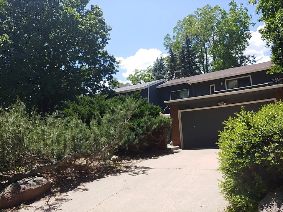 859 Roxwood Ln