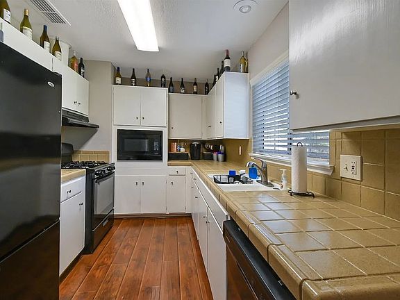2nd image of 1117 Hall Ct