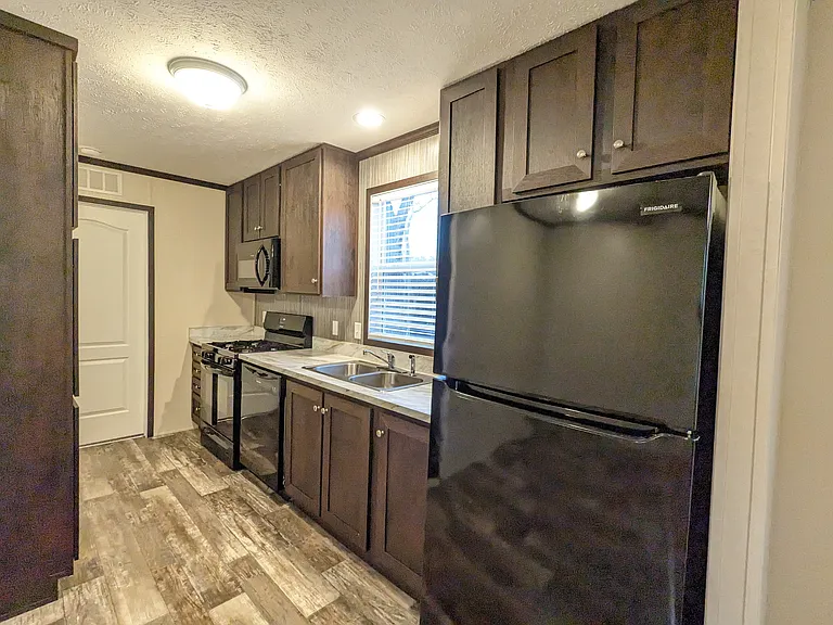 130 Texas St — Photo 2