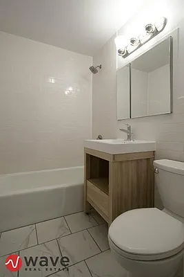 Rented by Wave Real Estate Group | media 32