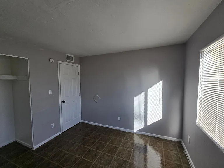 2302 & 2304 E Broadway Rd — Photo 13