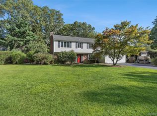16 Sheppard Ln, Stony Brook, NY 11790