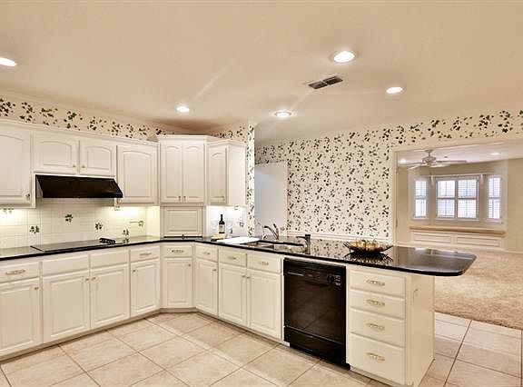 4th image of 1333 S Leggett Dr