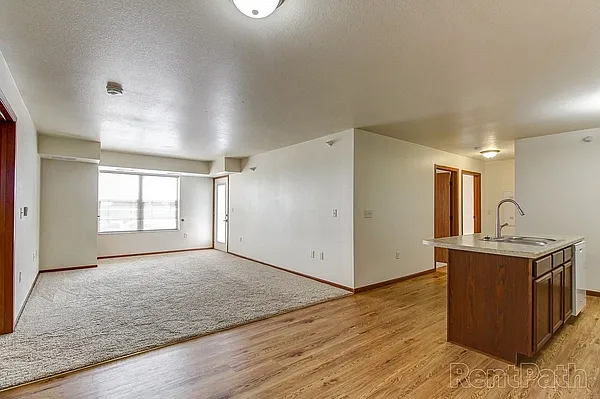 Kenwood on 5th Apartments — Photo 25