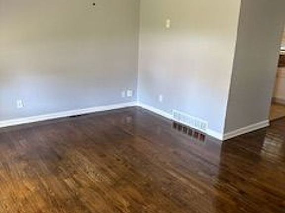 4th image of 9619 Fremont Ave