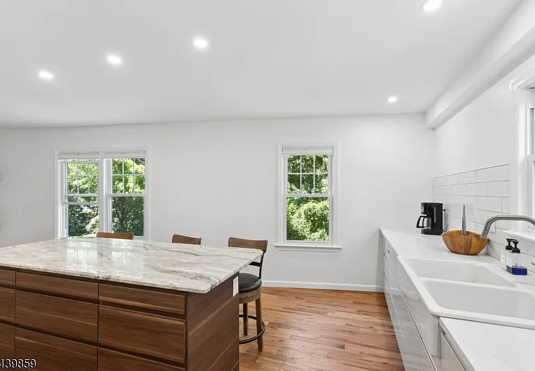 12 Forest Ave — Photo 24