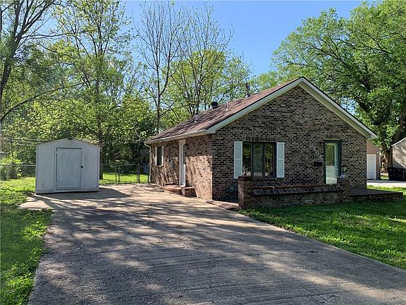 2nd image of 8404 Greenwood Rd