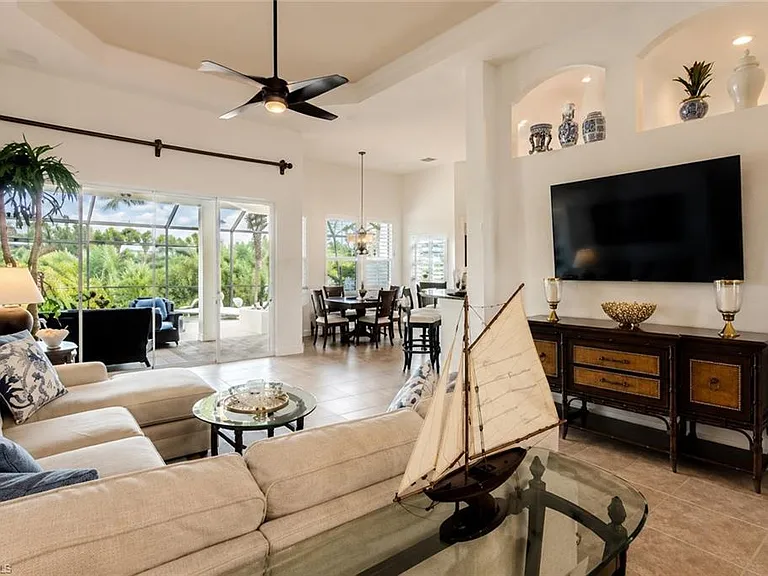 8263 Potomac Ln — Photo 15
