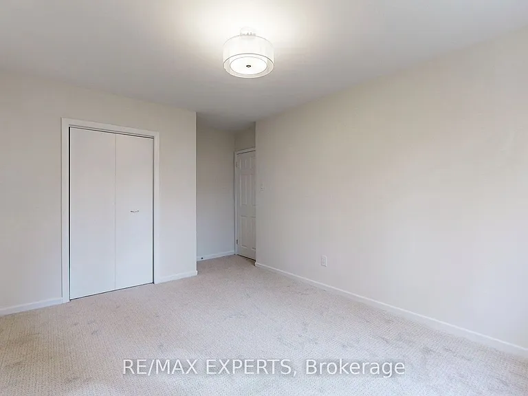 187 Cassandra Blvd — Photo 24
