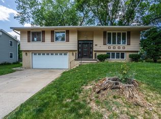 8413 Prairie Ave, Urbandale, IA 50322