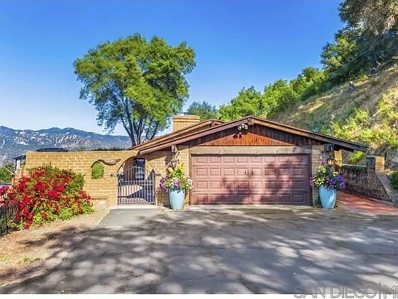 3rd image of 2305 Royal Oak Dr