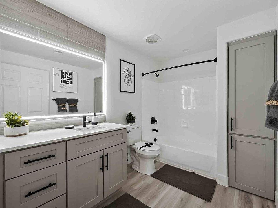 Zone Westgate, Glendale, AZ, Bathroom