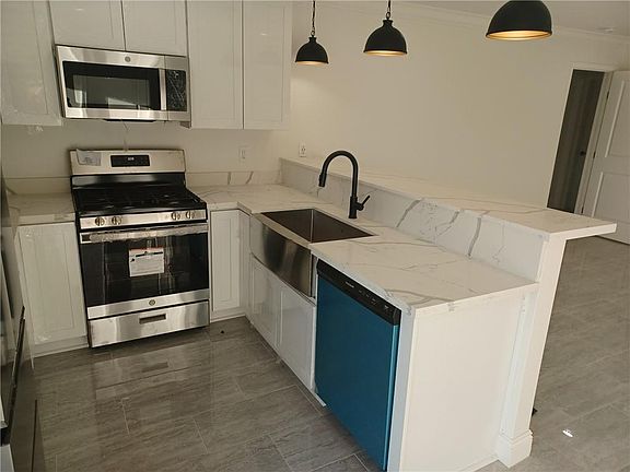 4th image of 3600 Kent Dr