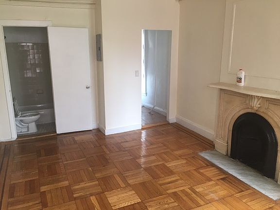 5th image of 801 Lexington Ave APT 4R