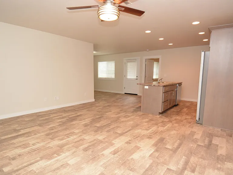 524 & 526 NE Clover Ave — Photo 2