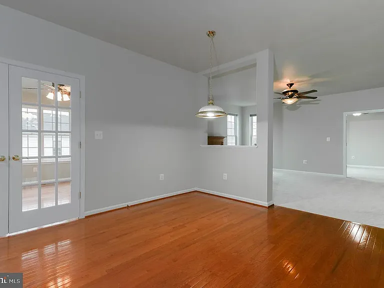 Kitchen dining area