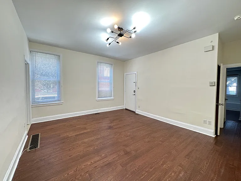 2528 Poplar St #1 — Photo 2
