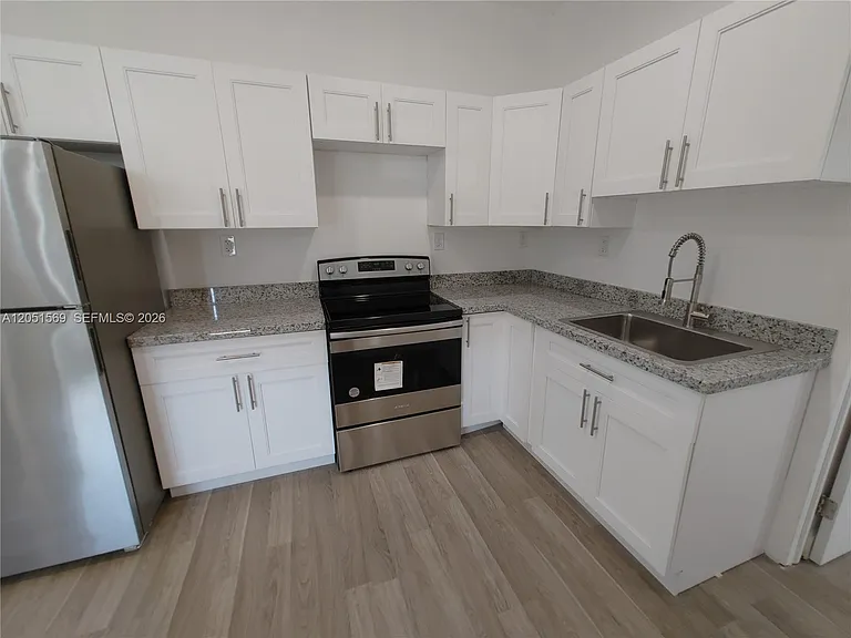 1629 SW 6th St #11 — Photo 11