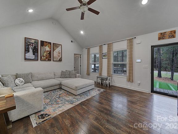 4th image of 2334 Woodberry Ln