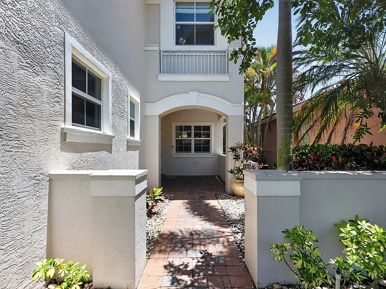 143 Isle Verde Way — Photo 16