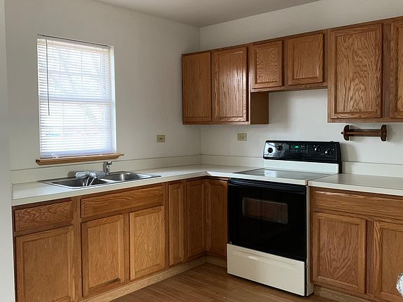 5th image of 30 N Lincoln St APT 2