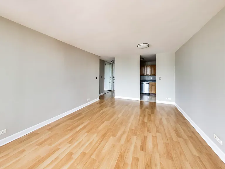 444 W Fullerton Pkwy #1010 — Photo 8