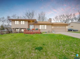 321 S 3rd Ave, Brandon, SD 57005