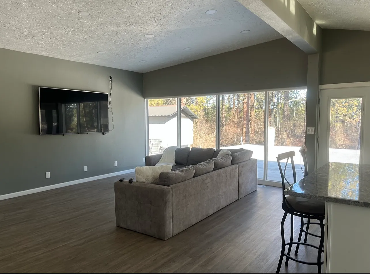 4 bed, 1352 sqft, $3,850 — Photo 2