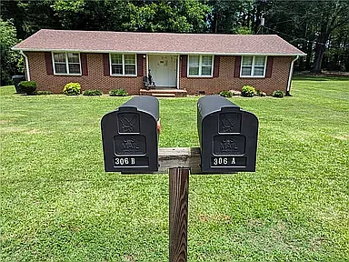 2 bed, 950 sqft, $1,050 — Photo 1