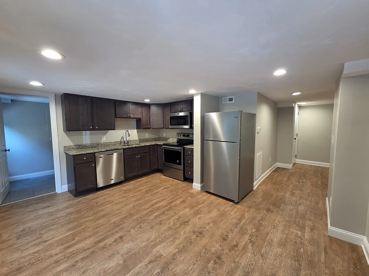 1 bed, 975 sqft, $1,500 — Photo 1