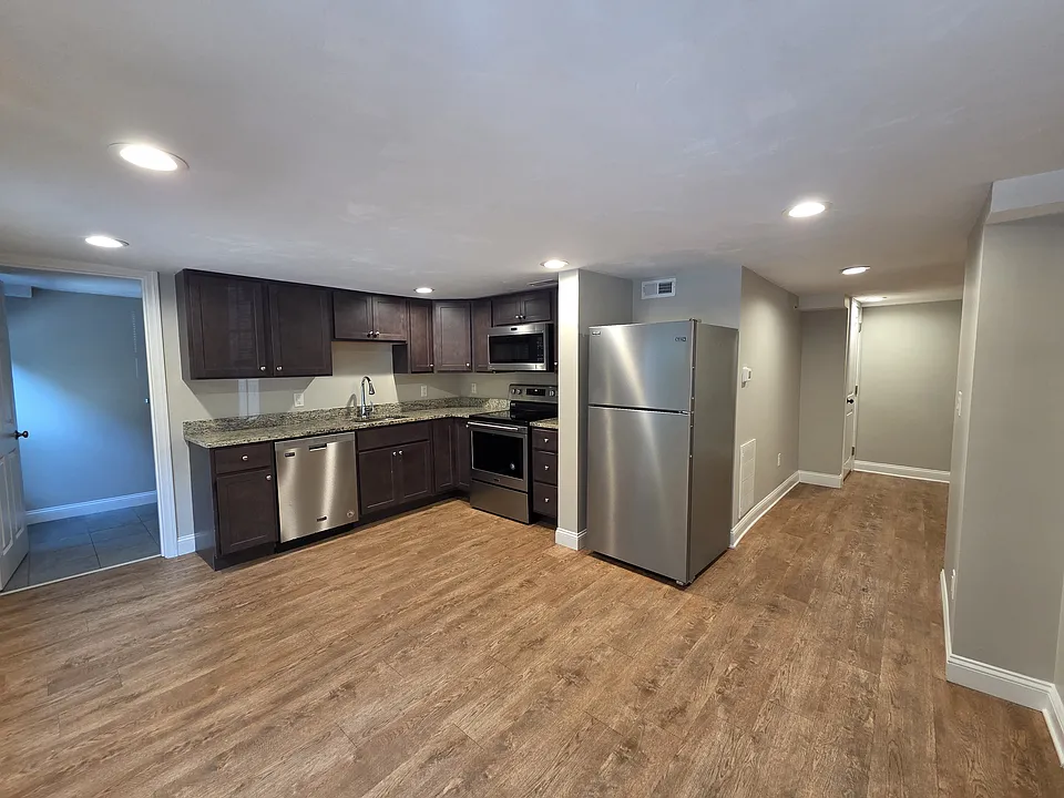 20 Rhodes St #20E