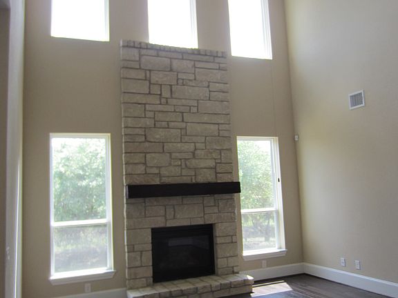 3rd image of 1077 Linden Loop