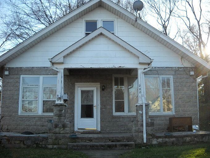 228 Leonard Place $750.00 P/mo Or $200.00 P/wk