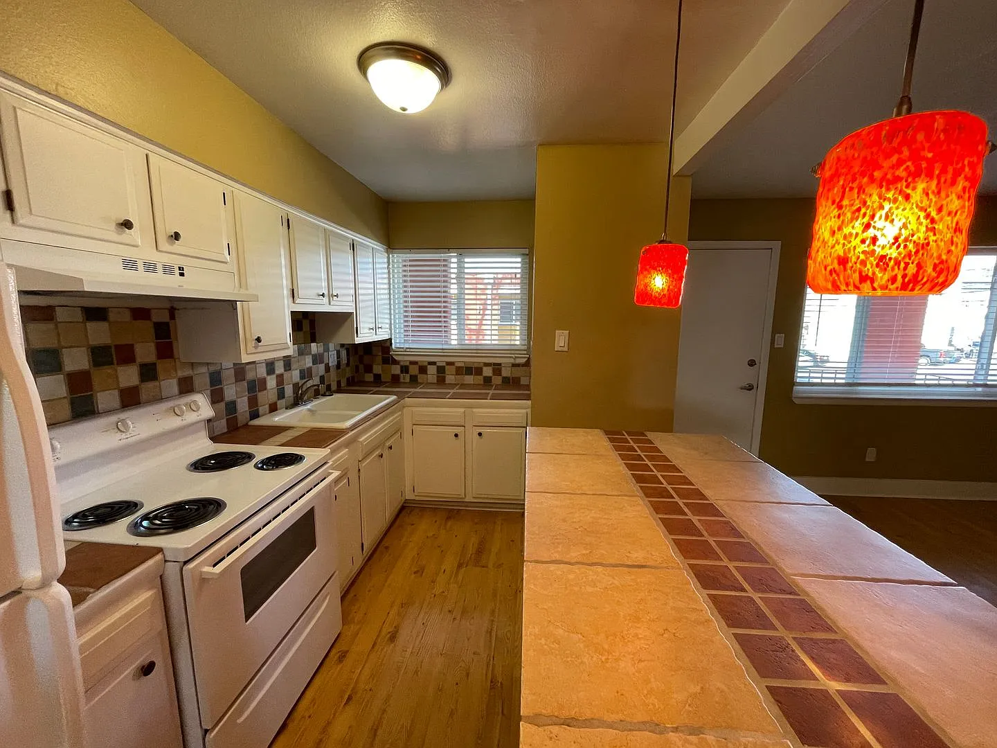 116apt - Bricklight Courtyard Apartments — Photo 2