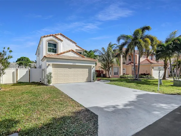 104 Wedgewood Lks S, Lake Worth, FL 33463