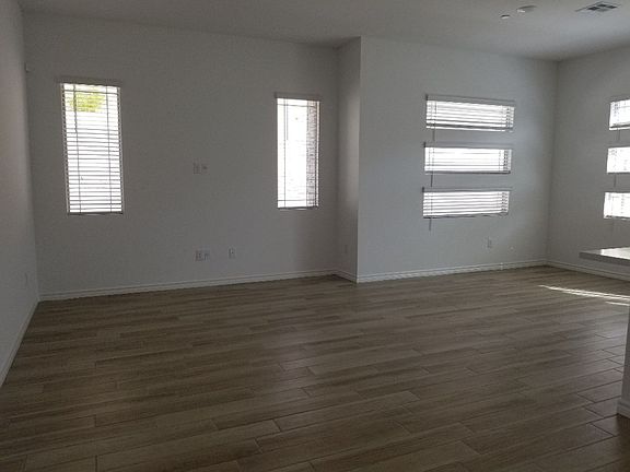 3rd image of 941 Belleforte Ln