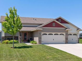 1631 Walnut Ct, Mayer, MN 55360