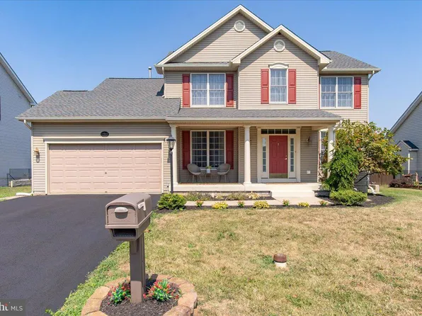 13562 Essex Dr, Hagerstown, MD 21742