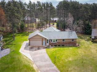 3831 Coach Lantern Dr, Wisconsin Rapids, WI 54494