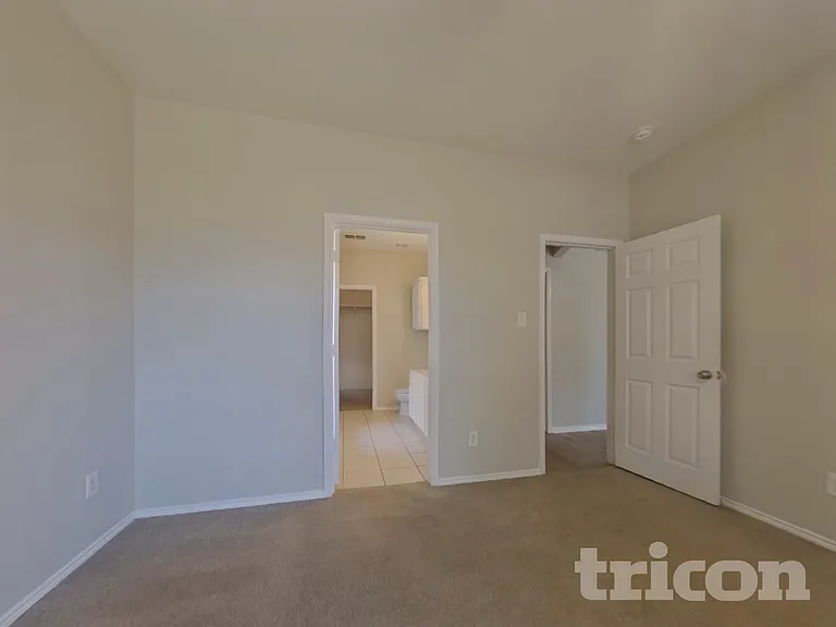 3005 Glenrose Dr — Photo 7
