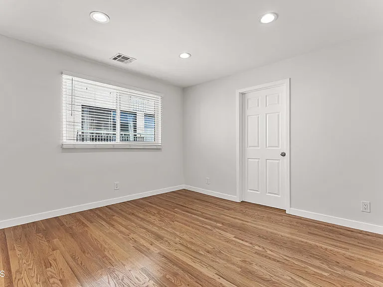 4606 Greenwood Pl — Photo 9