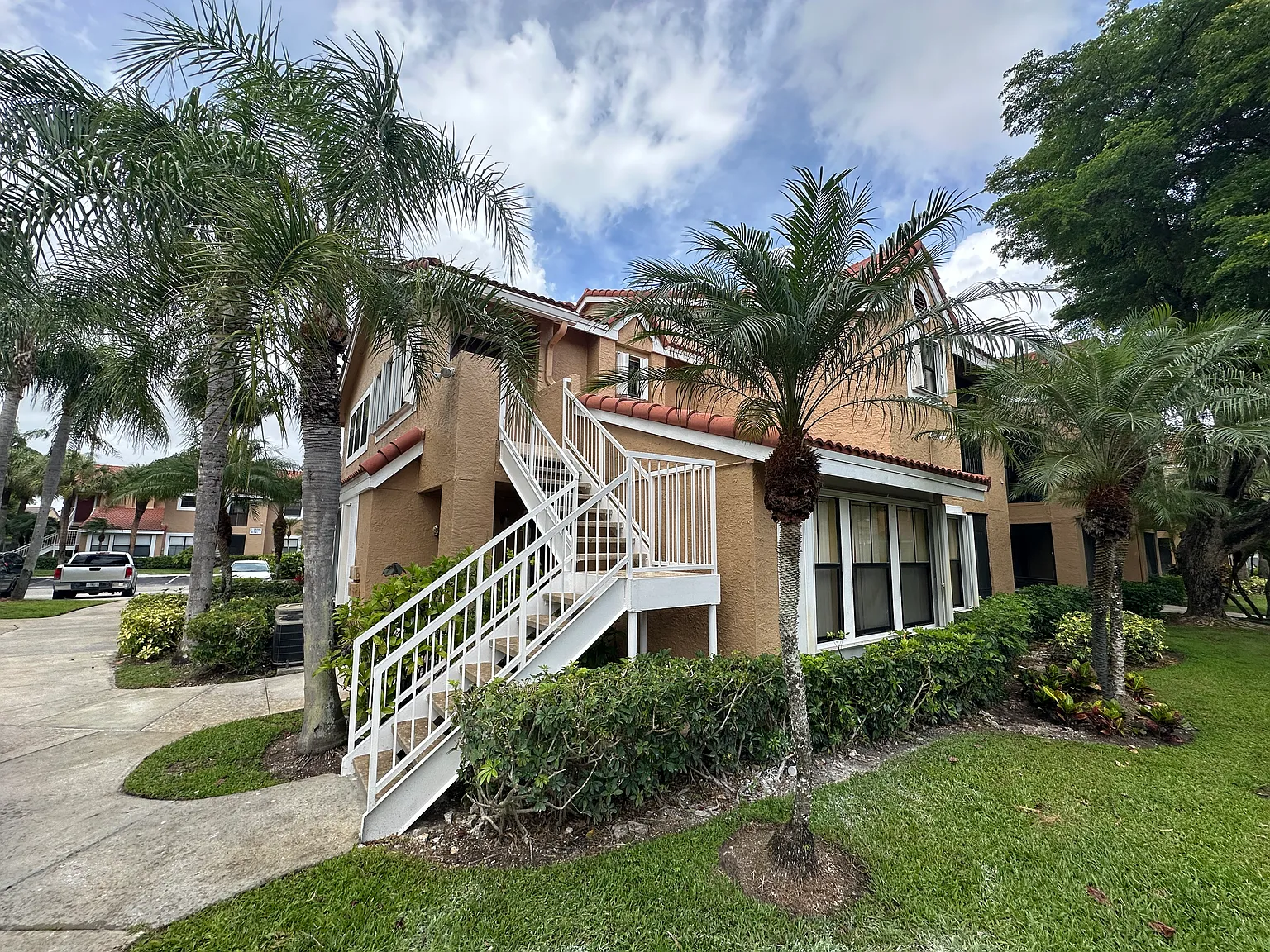 1 bed, 747 sqft, $2,200 — Photo 1