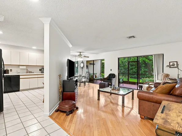 11 Lexington Lane E #B, Palm Beach Gardens, FL 33418
