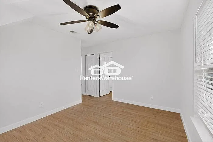 1818 Indian Creek Ct — Photo 32