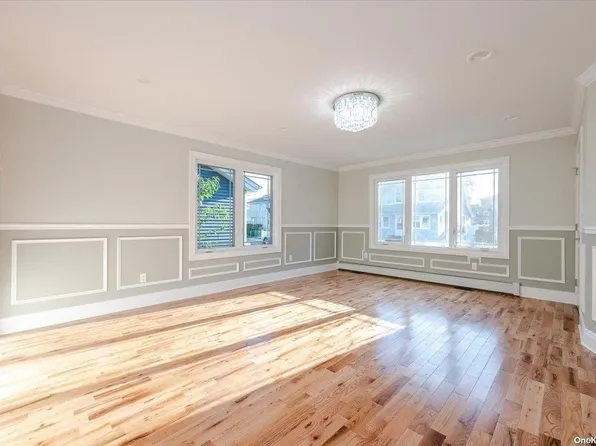 62 Monroe Street, Franklin Square, NY 11010